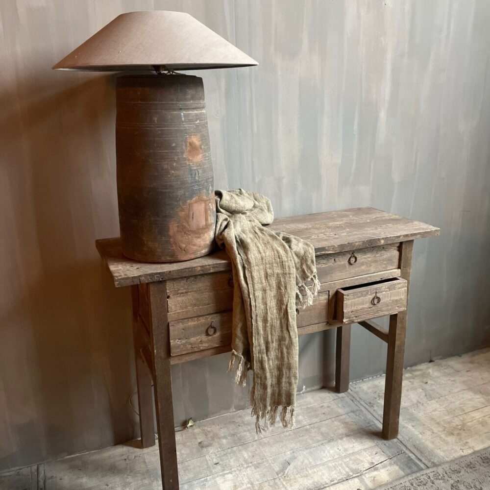 Sidetable Oud Hout Laden Met Landelijk Label